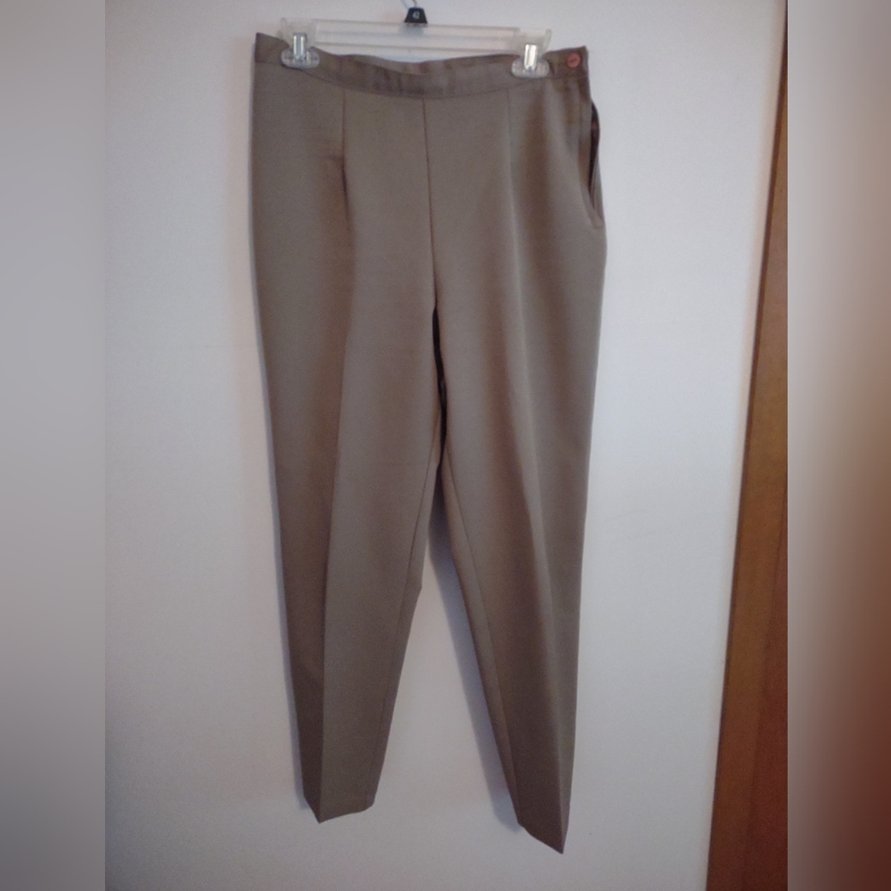 Vintage Stefano Basics Tan 100% Polyester Women’s Slight Pleats Pants Size 12